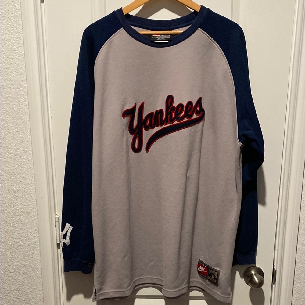 Vintage Nike Yankees Gray and Blue Long Sleeve Shirt